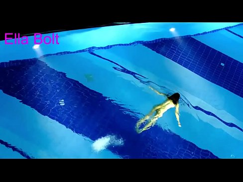 ❤️ Abdi teu tiasa ngeureunkeun nonton, pirang ngora bray ngojay buligir di ELLA bolt Resort kolam renang ❤️❌ video porno di urang ️❤